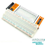 Le breadboard 830 points, Platine d'essais, offre suffisamment de place pour connecter plusieurs composants, ce qui en fait un choix idéal pour les projets plus complexes.