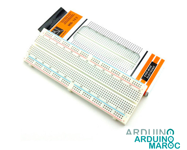 Le breadboard 830 points, Platine d'essais, offre suffisamment de place pour connecter plusieurs composants, ce qui en fait un choix idéal pour les projets plus complexes.